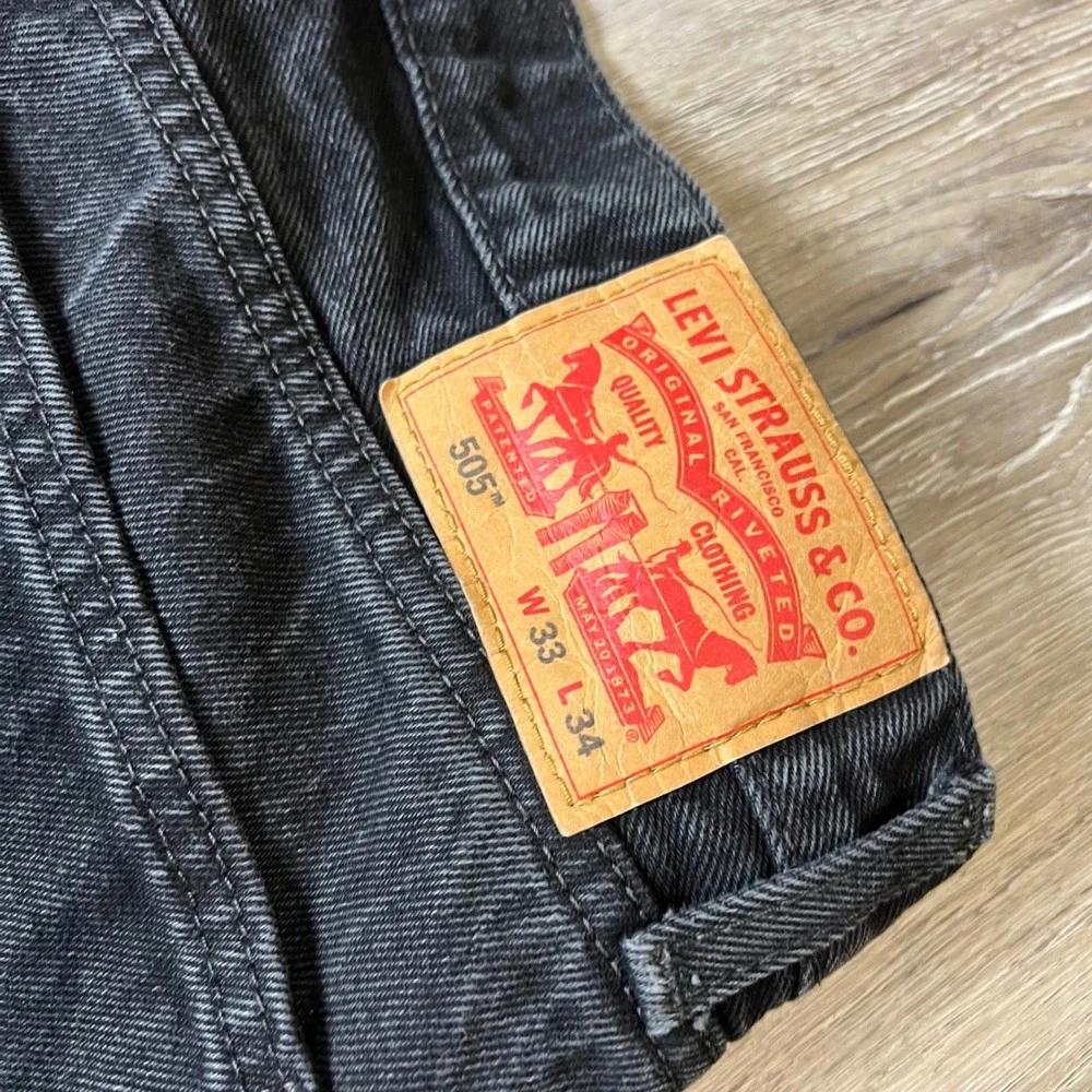 Levis 505 Jeans Mens 33x28 Black Straight Leg Raw Hem Frayed Denim 00505-0260